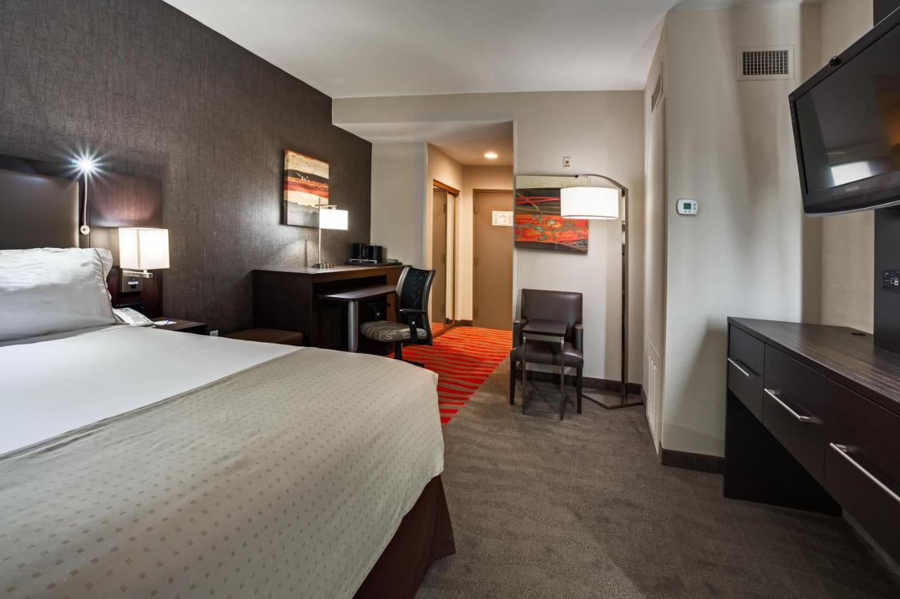 Holiday Inn Express & Suites Naples Downtown - 5Th Avenue By Ihg Exterior foto