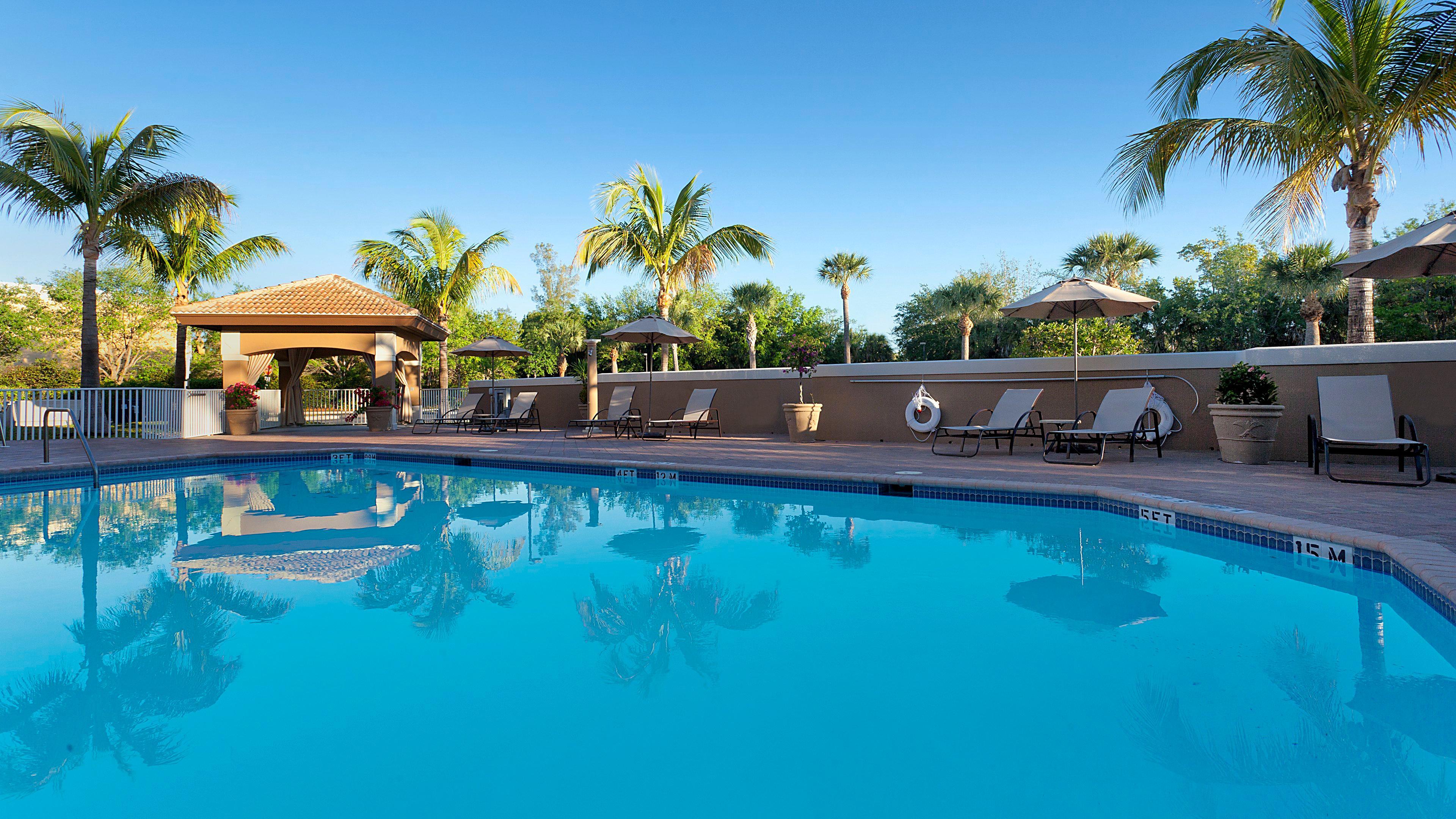 Holiday Inn Express & Suites Naples Downtown - 5Th Avenue By Ihg Exterior foto
